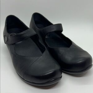 Dansko 38 black Mary Jane style shoes low heel